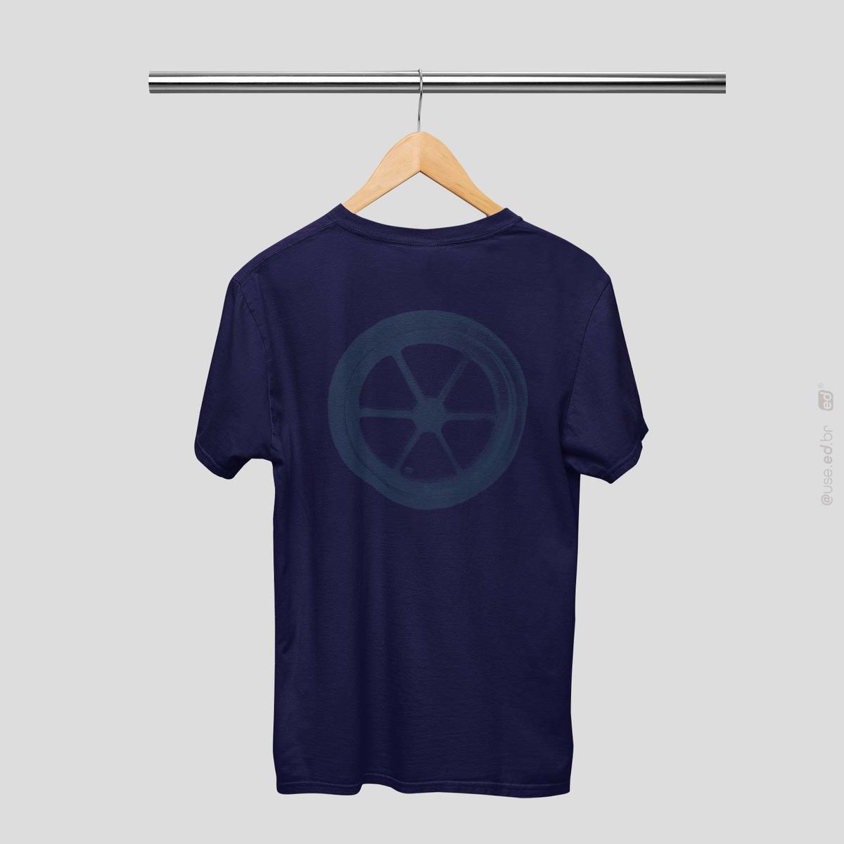 Nome do produto: Janela para o Mar - Camiseta Estampa Janela para o Mar