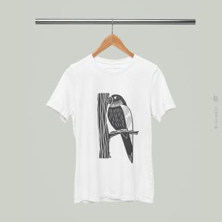 Nome do produtoPássaro Xilogravura - Camiseta Branca Estampa Pássaro Xilogravura