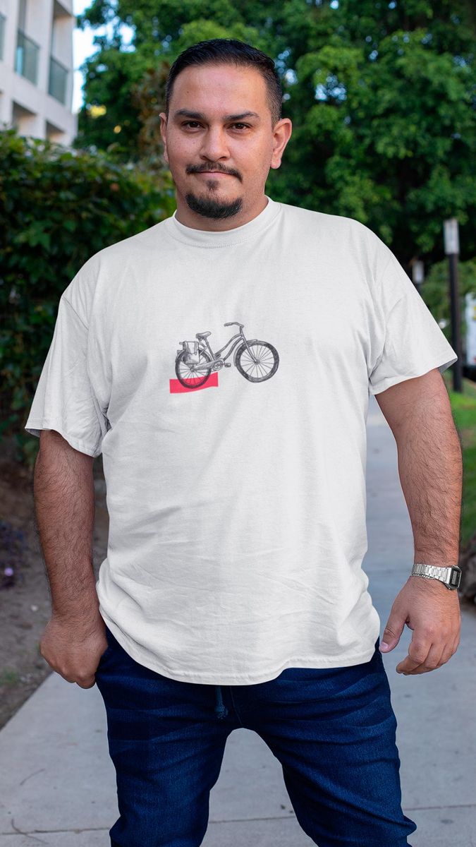 Nome do produto: Camiseta Plus Size Branca Estampada Bicicleta Vintage