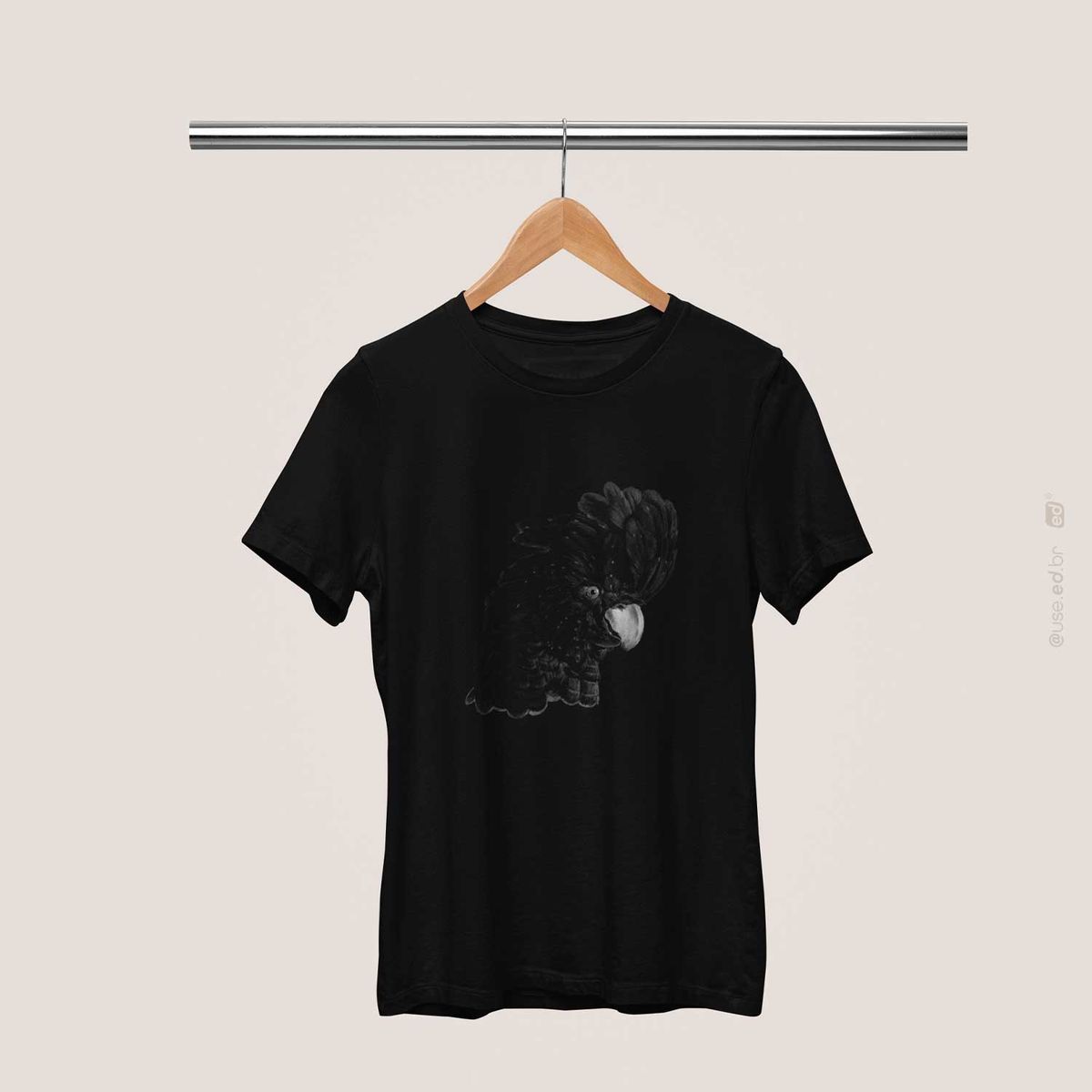 Nome do produto: Black Macaw - Camiseta Estampada Arara Preta Quality