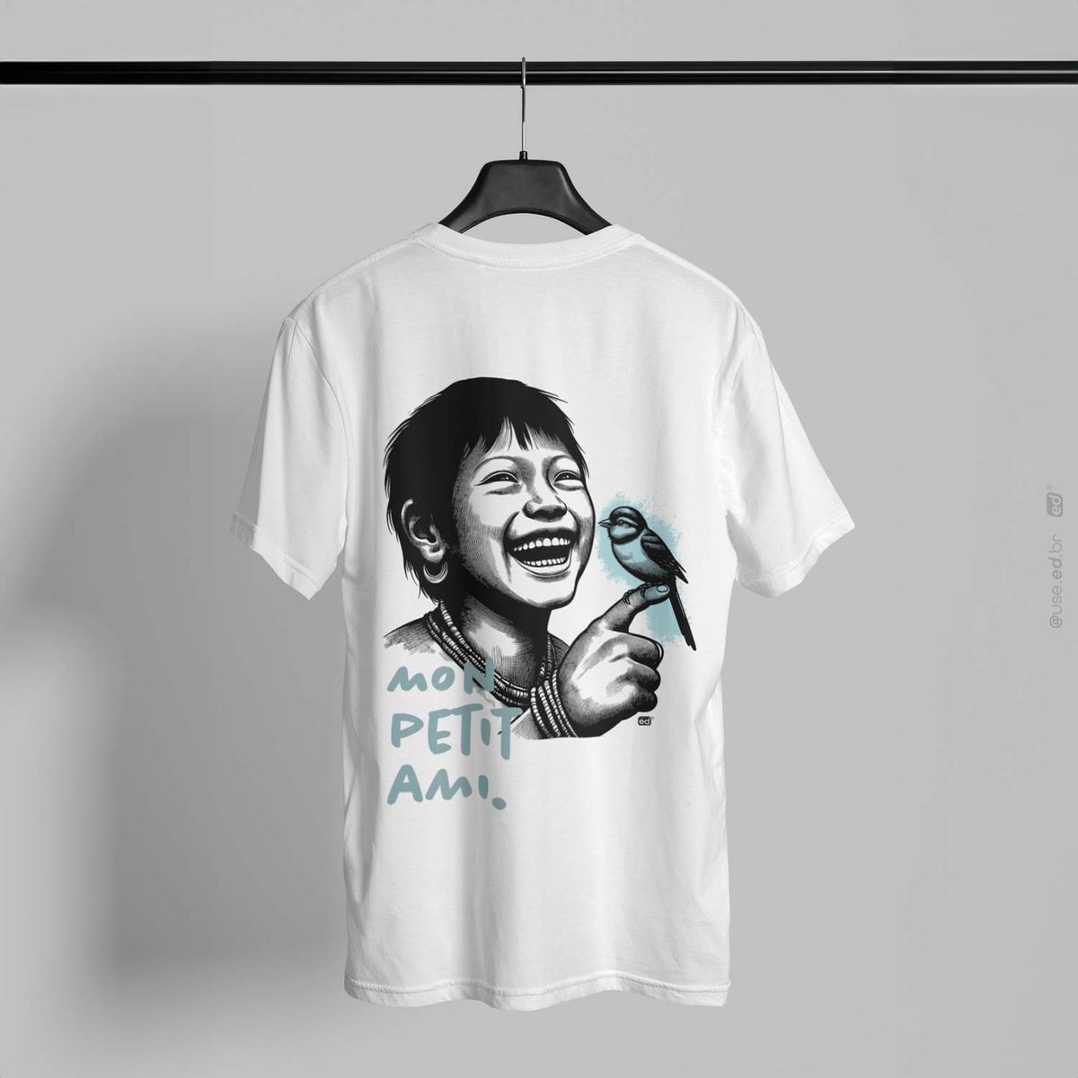 Nome do produto: Mon Petit Ami - Camiseta Estampa o Menino e o Pássaro Branca