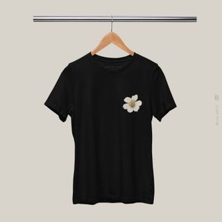 Nome do produtoFlor Branca - Camiseta Estampa Floral Preta