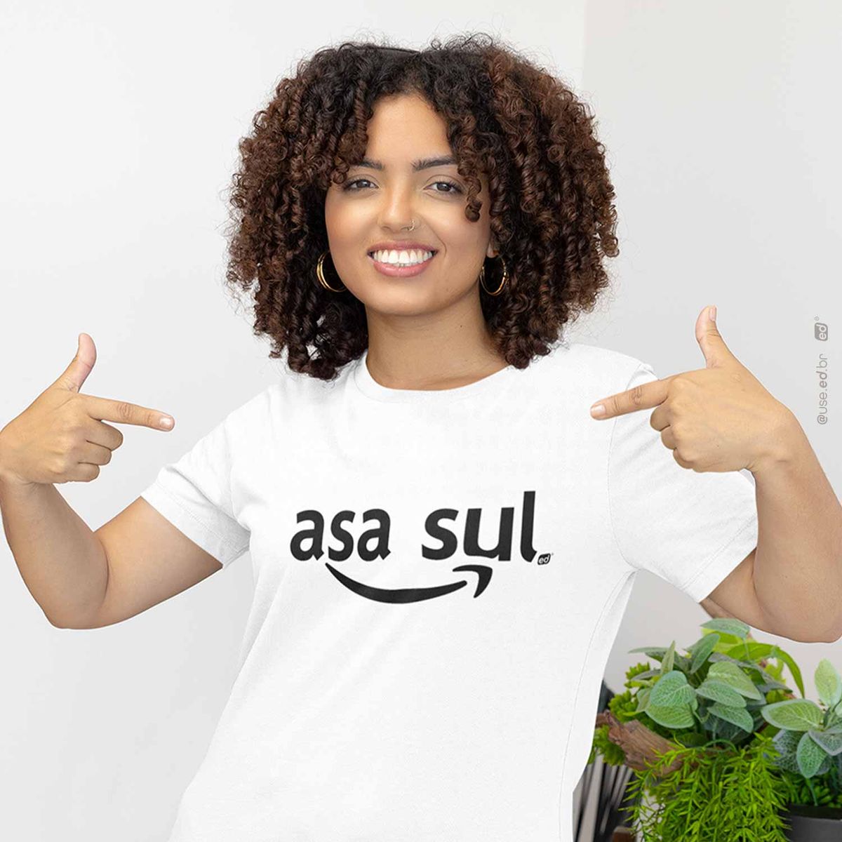 Nome do produto: ASA SUL - Camiseta Baby Long Estampa Asa Sul Branca
