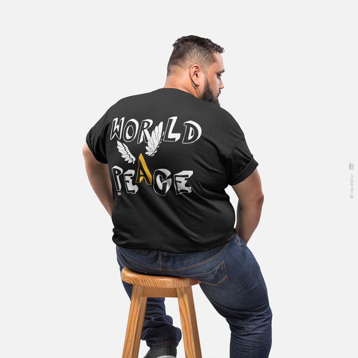 Nome do produto: Camiseta Plus Size Estampa World Peace Preta