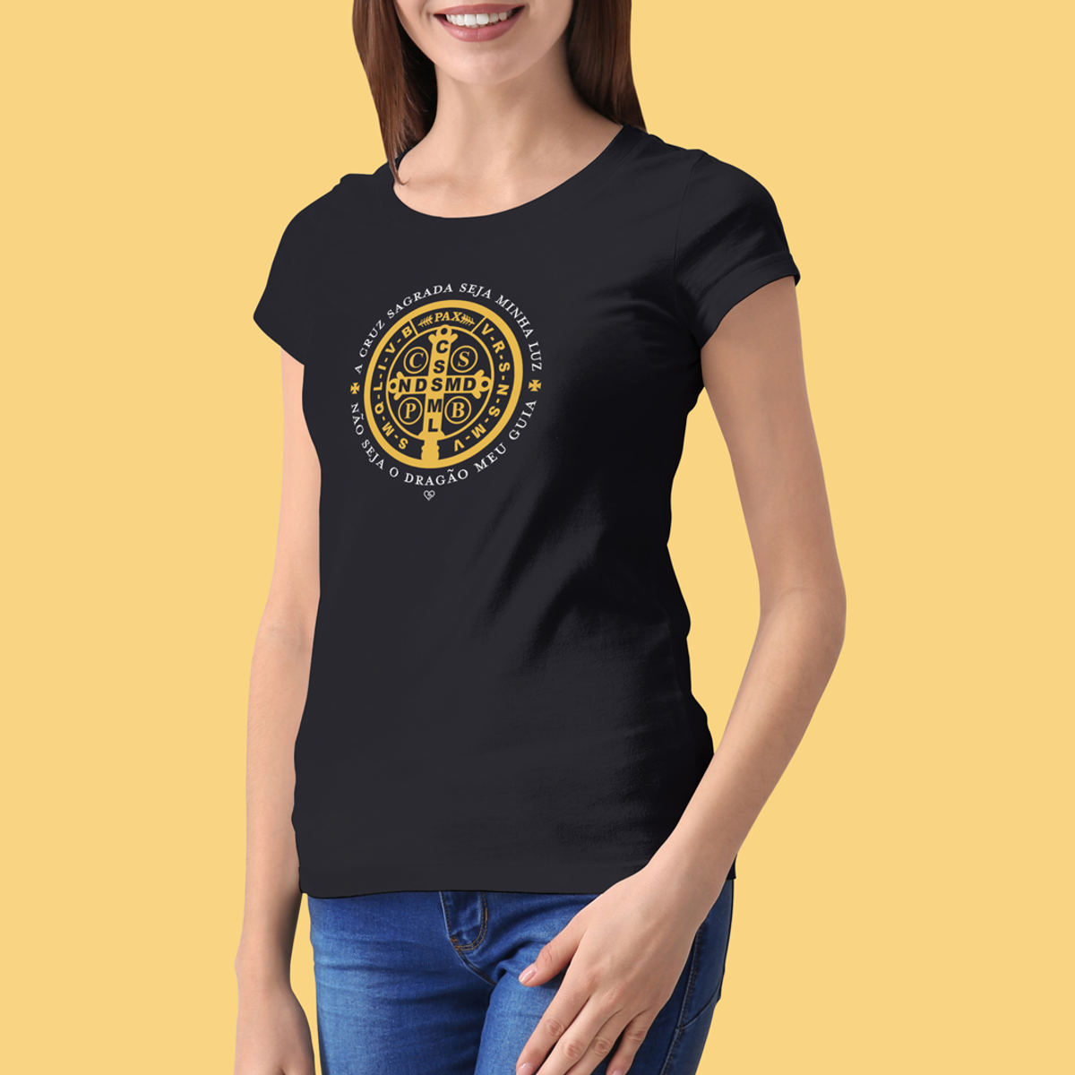 Nome do produto: Camiseta São Bento - Cruz Sagrada - Feminina