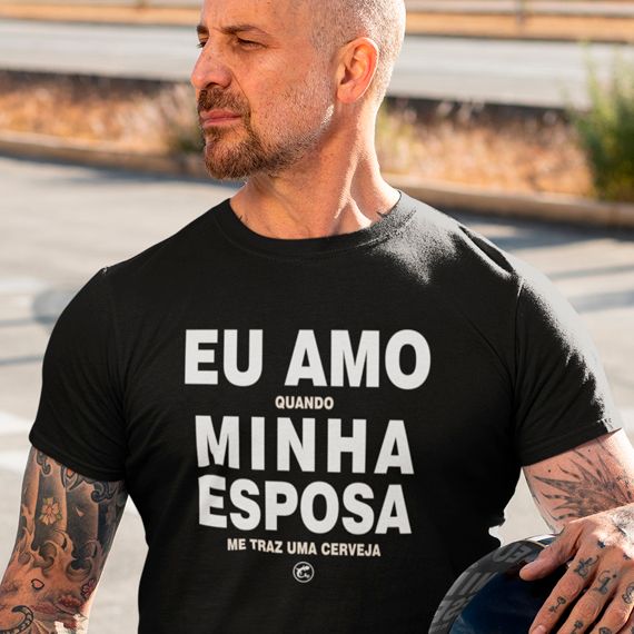 Camiseta de Boteco Eu amo quando Minha Esposa me traz uma cerveja