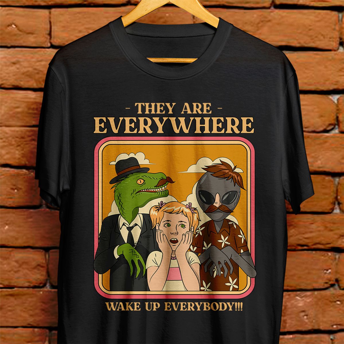 Nome do produto: Camiseta preta - They are everywhere