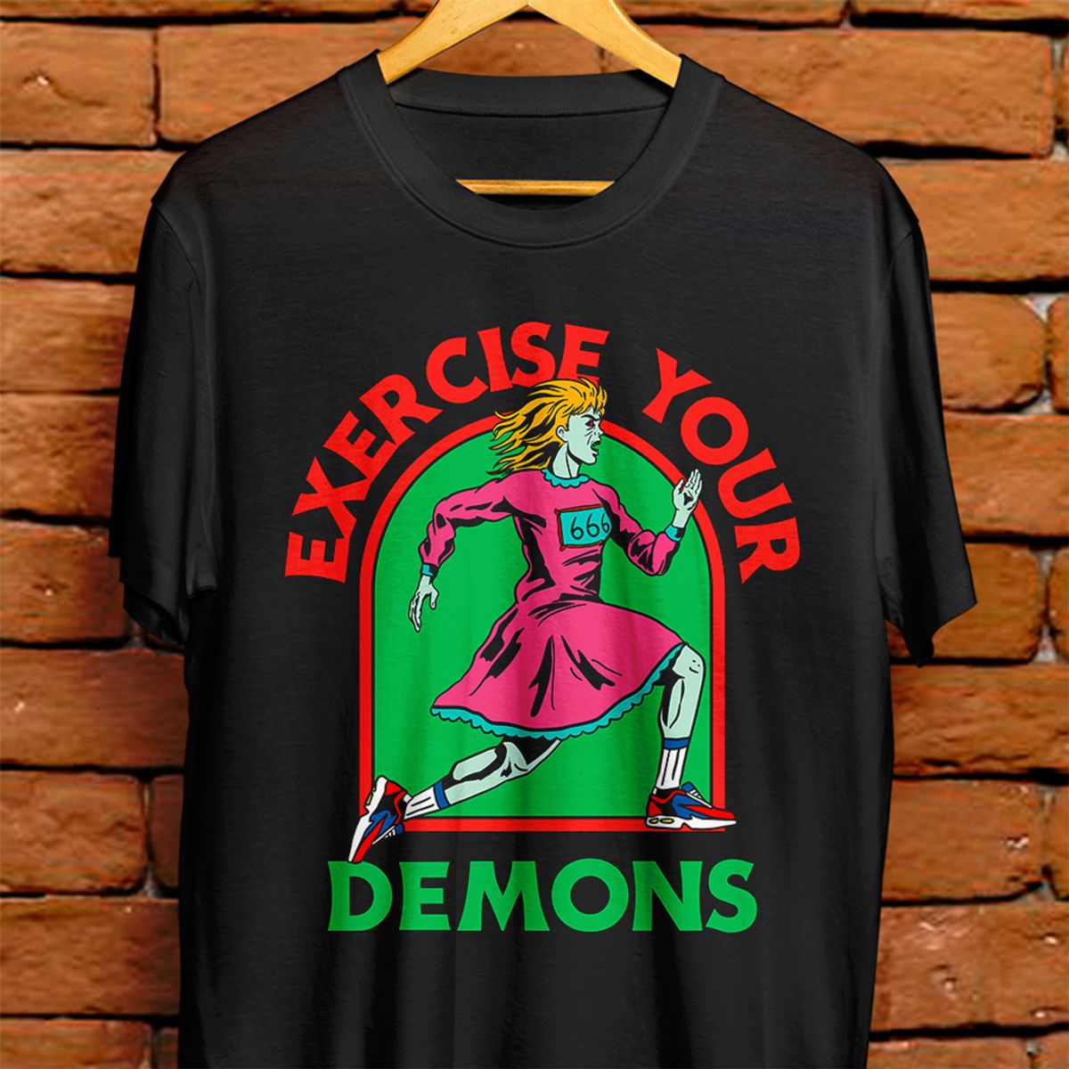 Nome do produto: Camiseta Unissex - Exercise your demons