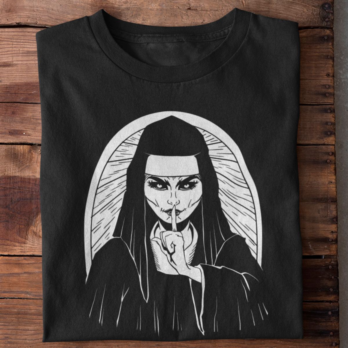 Nome do produto: Camiseta Unissex - Evil nun