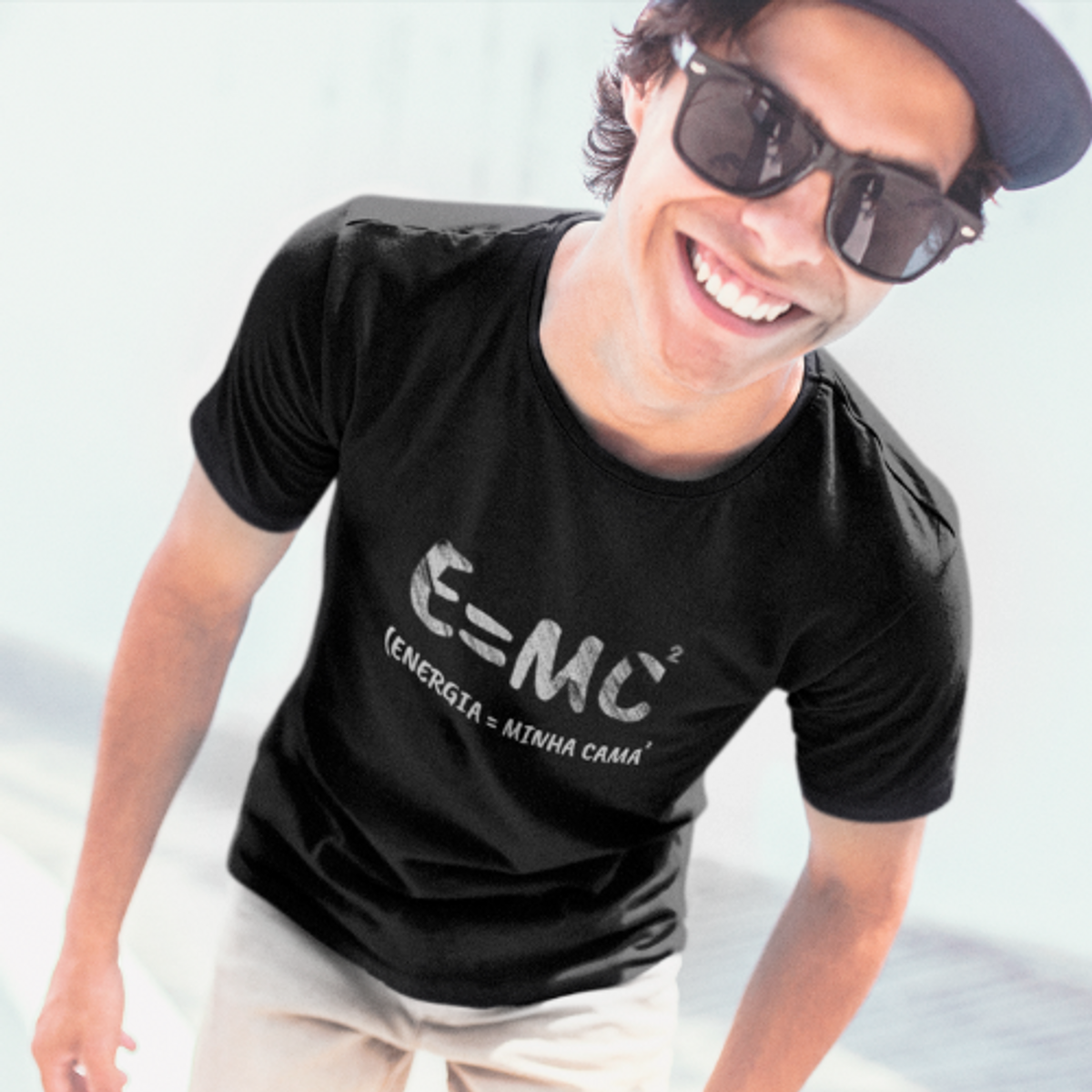 Nome do produto: Camisa Einstein Geek  Fórmula Energética da Preguiça - Conforto e Estilo