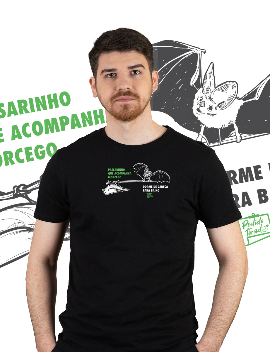 Nome do produto: Camiseta - PASSARINHO QUE ACOMPANHA MORCEGO...