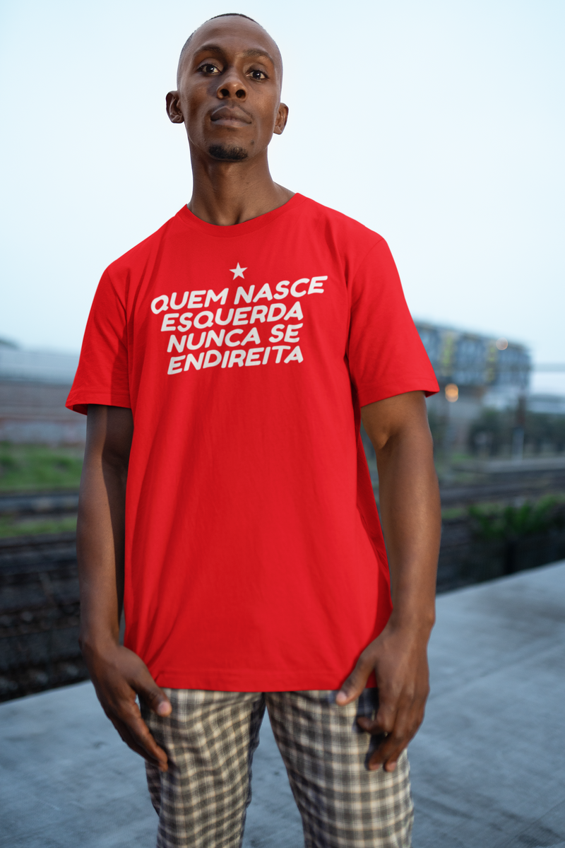 Nome do produto: T-shirt Tradicional NUNCA SE ENDIREITA