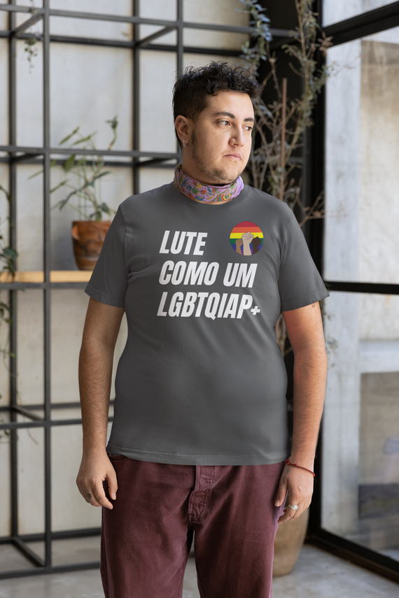 T-shirt Tradicional Lute como um LGBTQIAP+