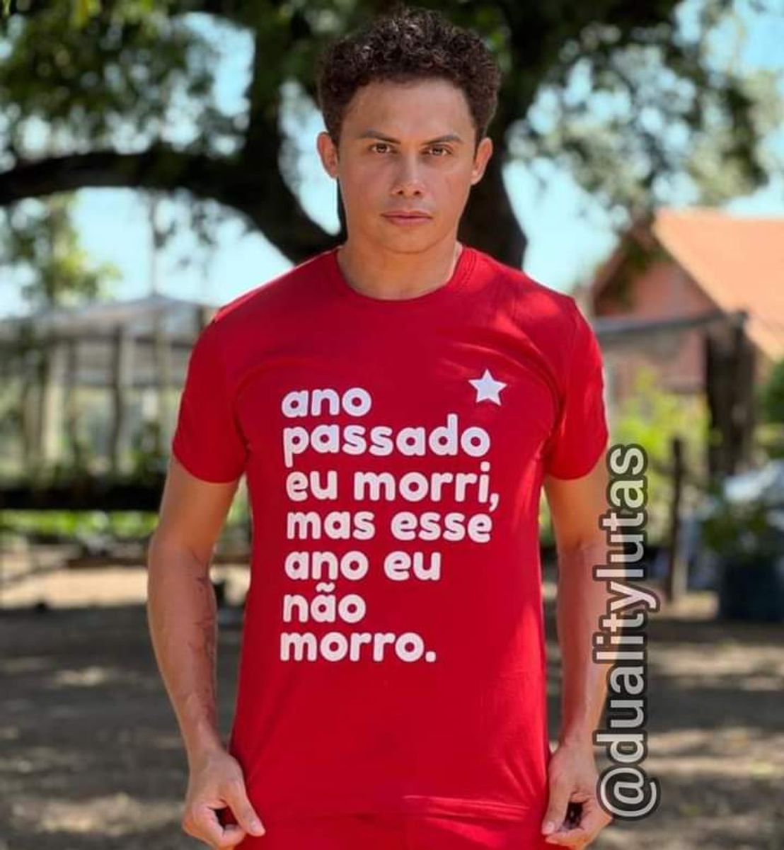 Nome do produto: T-shirt  Tradicional ESSE ANO NÃO