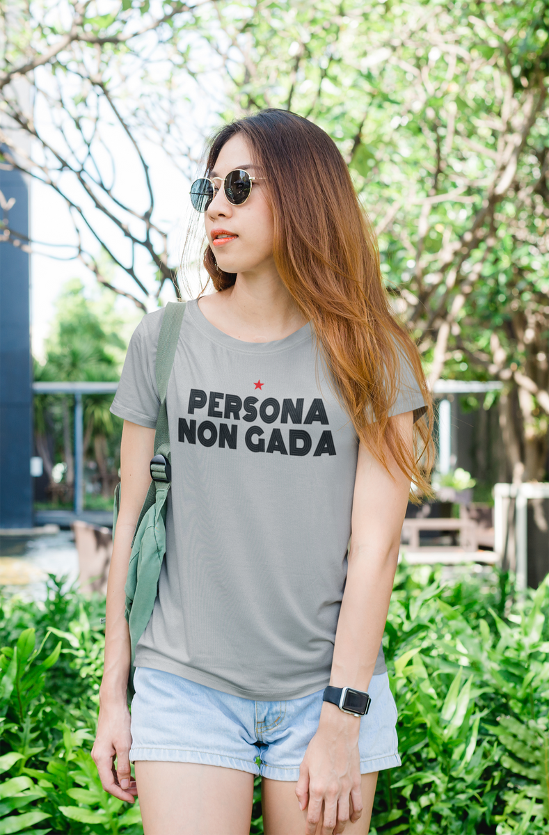 Nome do produto: T-shirt Baby Look Persona Non Gada