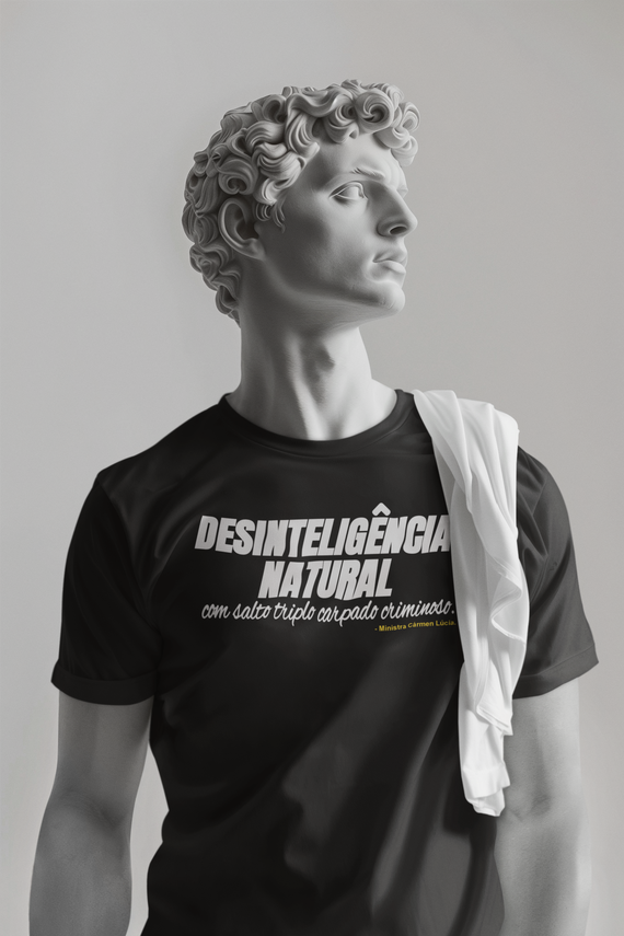 T-shirt Tradicional Desinteligência Natural