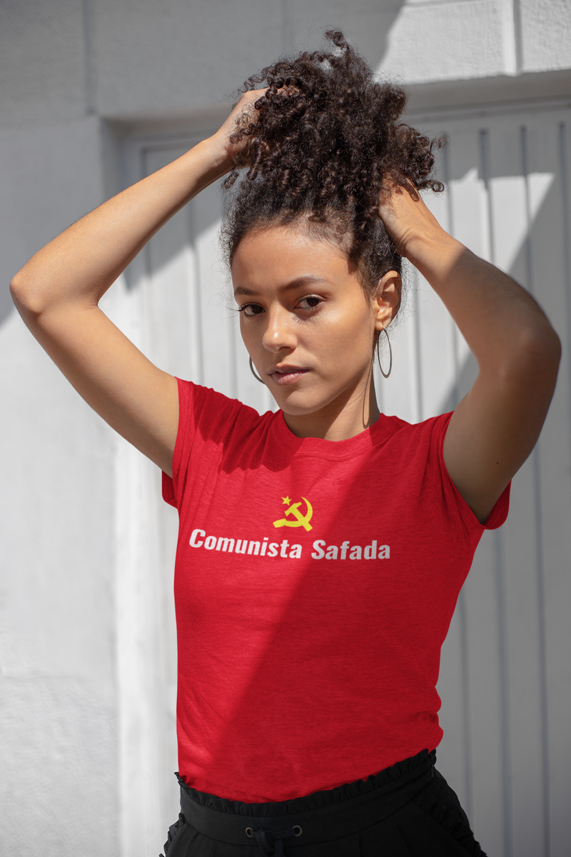 Nome do produto: T-shirt Baby Look Comunista Safada