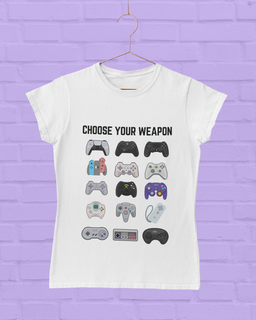 Camiseta Feminina 'Escolha sua Arma'
