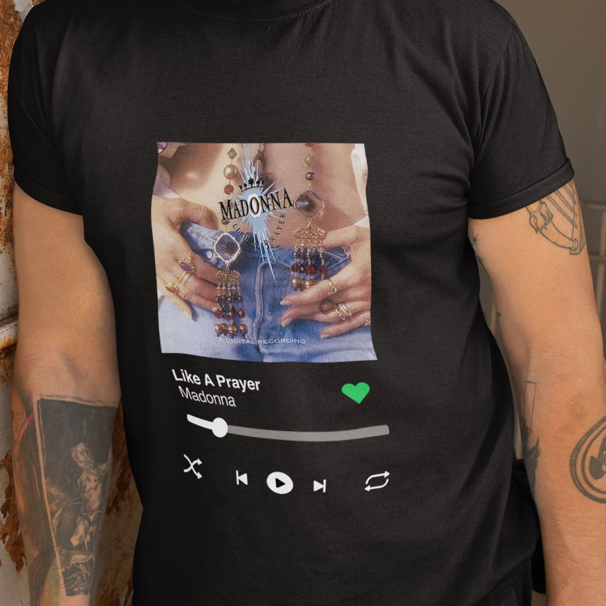 Nome do produto: Camiseta Ouvindo Madonna (Disco Like A Prayer)