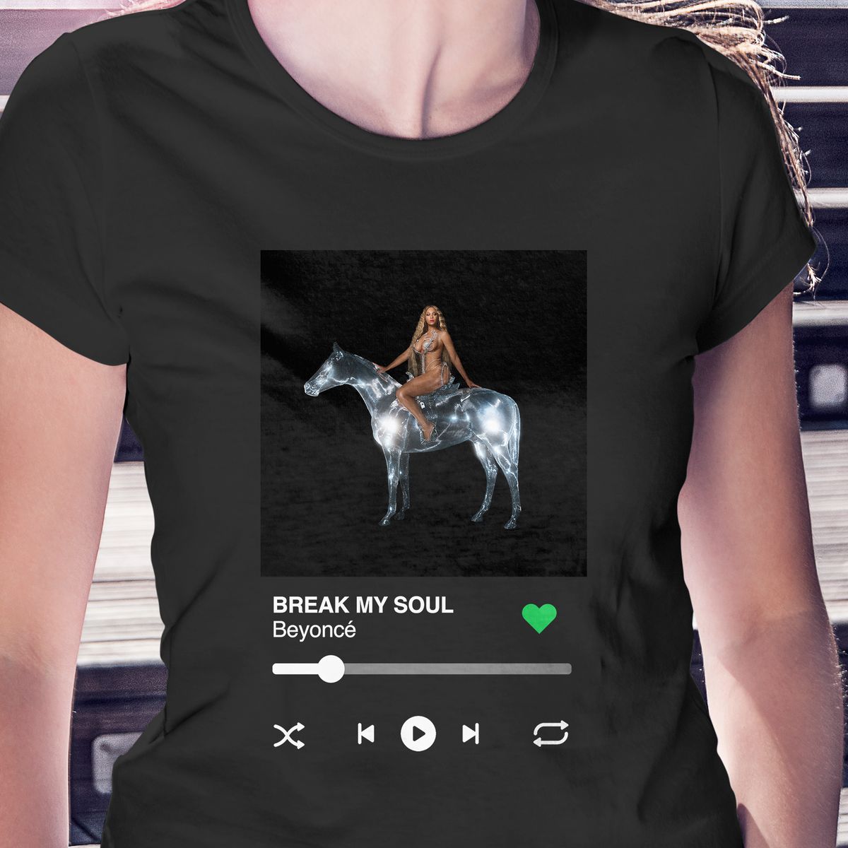 Nome do produto: Camiseta Ouvindo Beyoncé (Break My Soul)