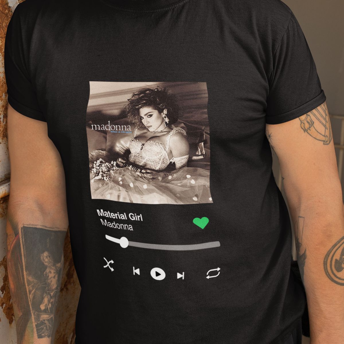 Nome do produto: Camiseta Ouvindo Madonna (Disco Like A Virgin)
