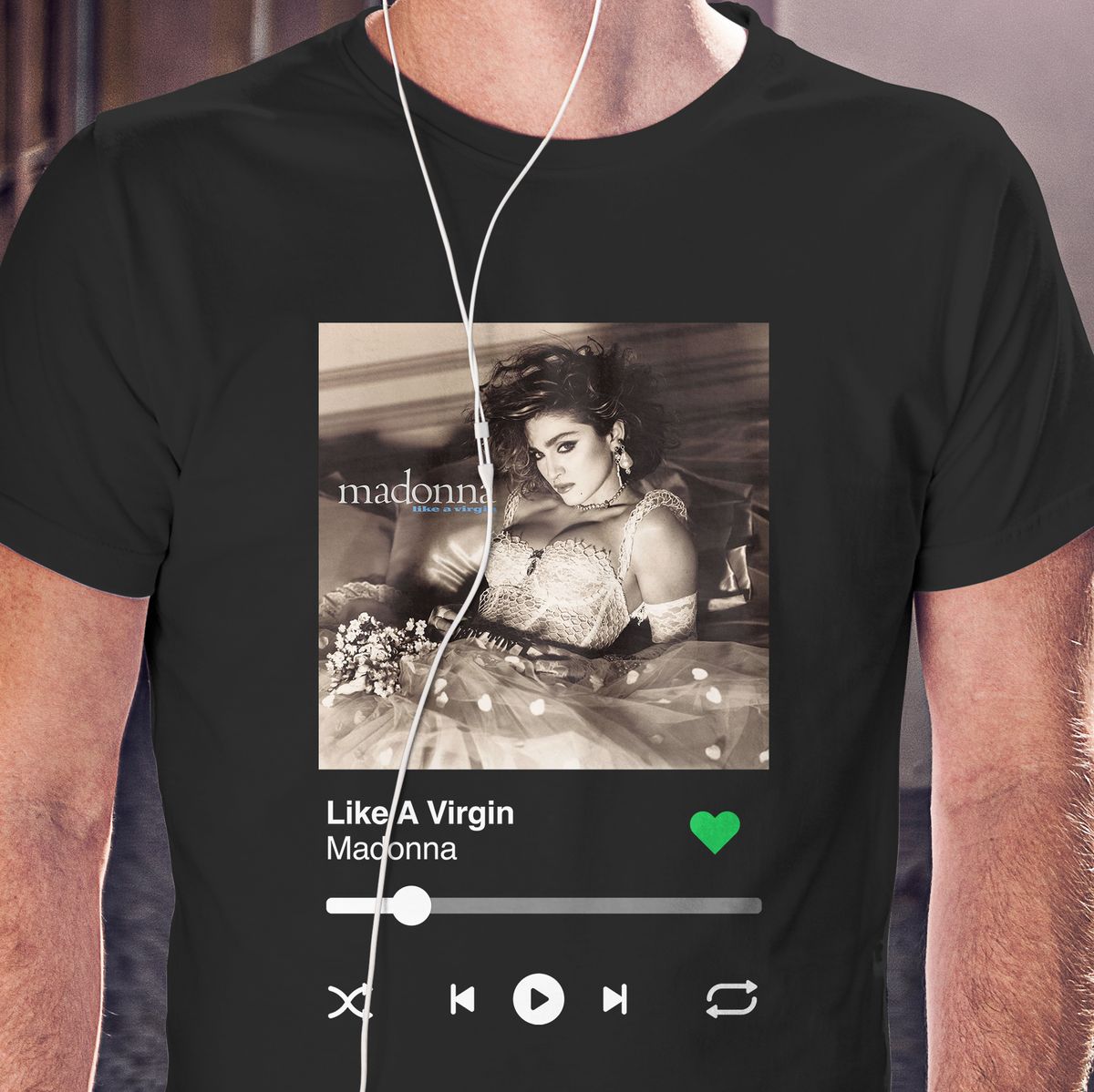 Nome do produto: Camiseta Ouvindo Madonna (Like A Virgin)