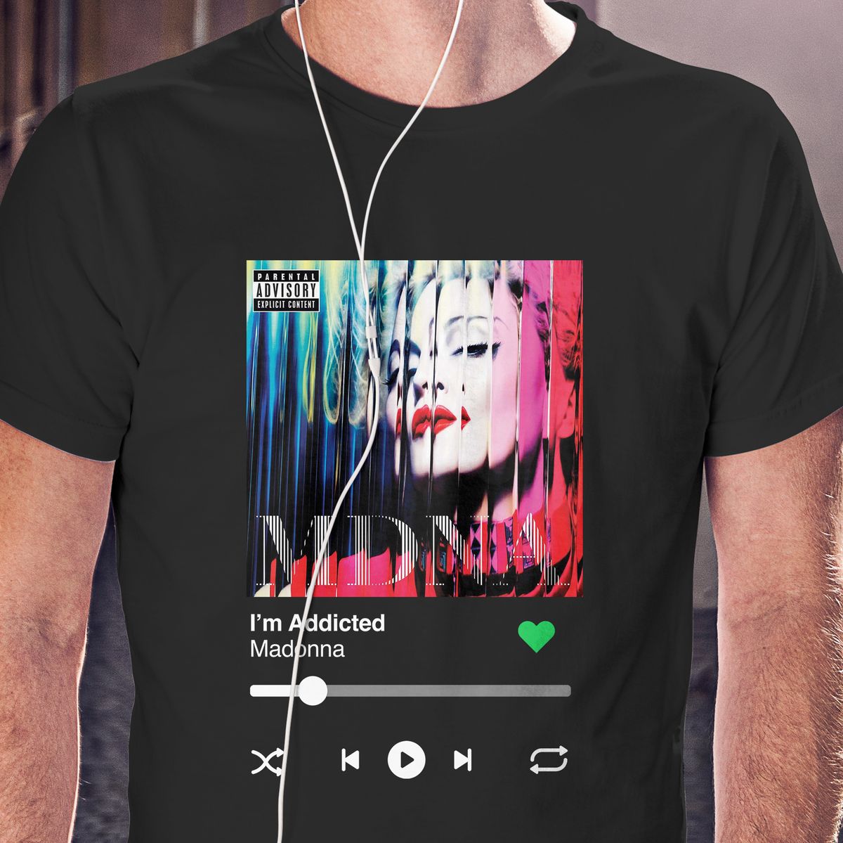 Nome do produto: Camiseta Ouvindo Madonna (I\'m Addicted)