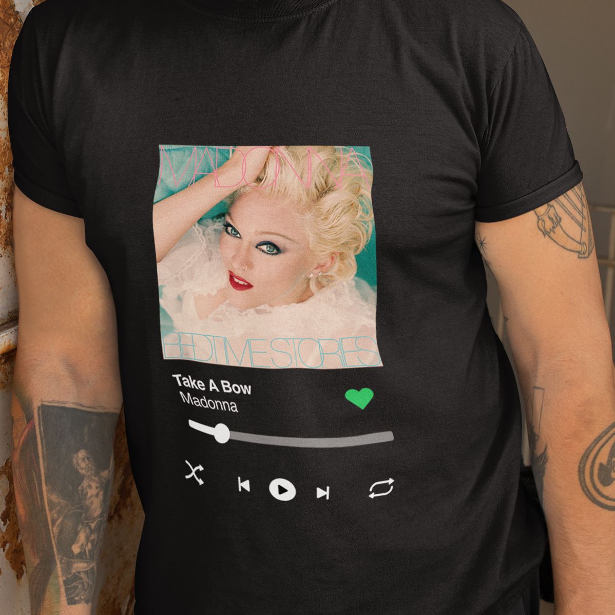 Nome do produto: Camiseta Ouvindo Madonna (Disco Bedtime Stories)