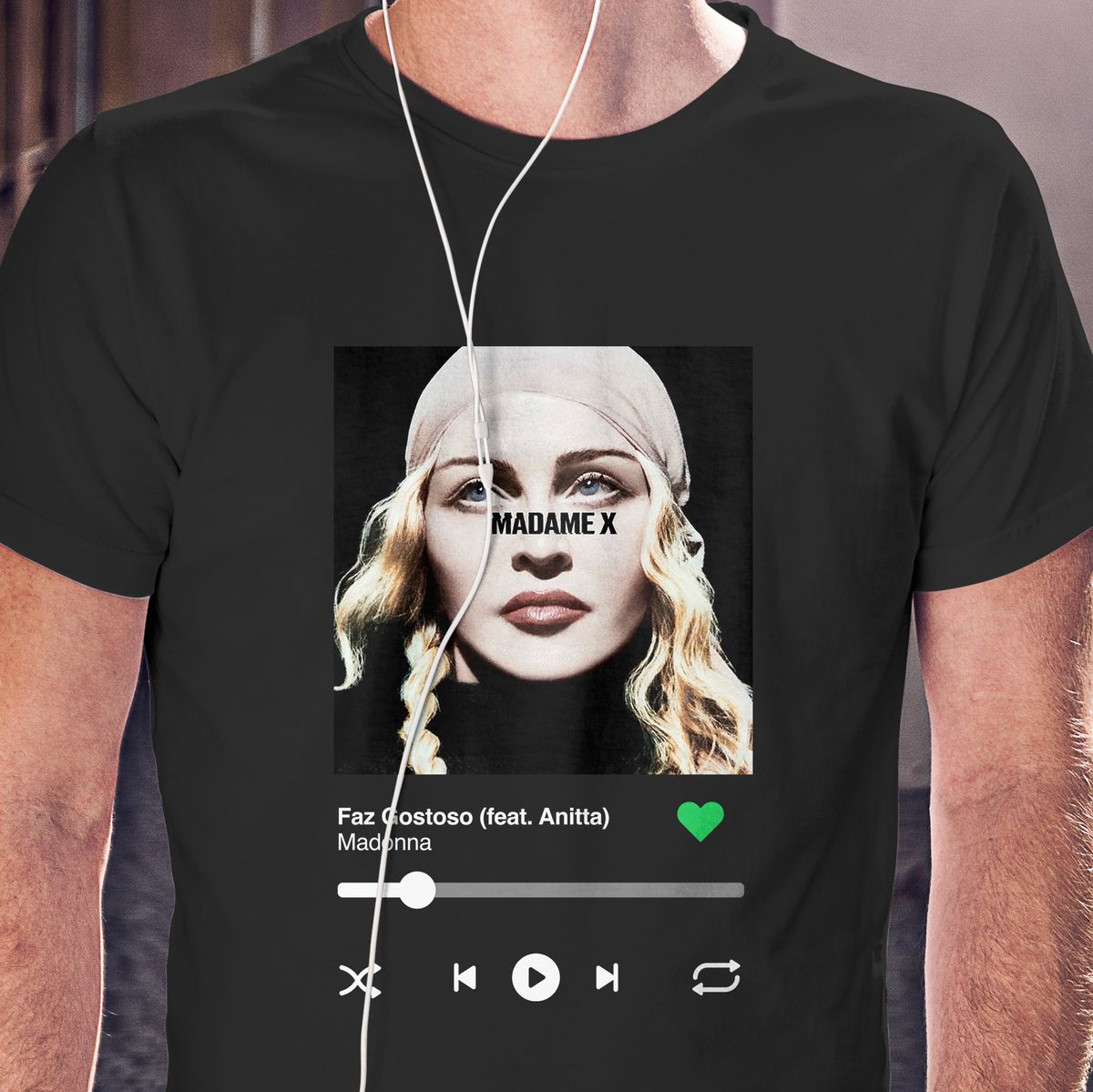 Nome do produto: Camiseta Ouvindo Madonna (Faz Gostoso)