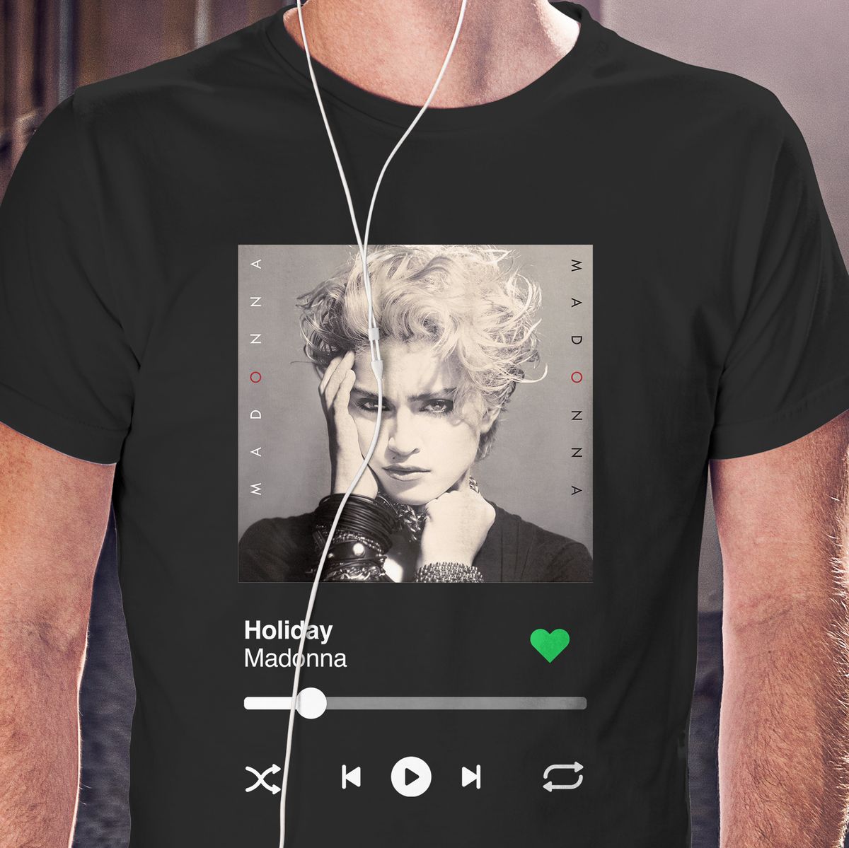 Nome do produto: Camiseta Ouvindo Madonna (Holiday)