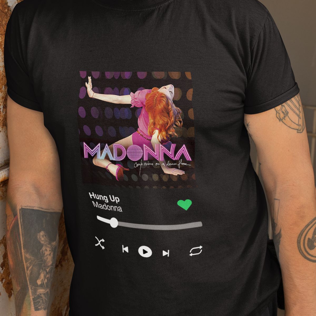 Nome do produto: Camiseta Ouvindo Madonna (Disco Confessions)
