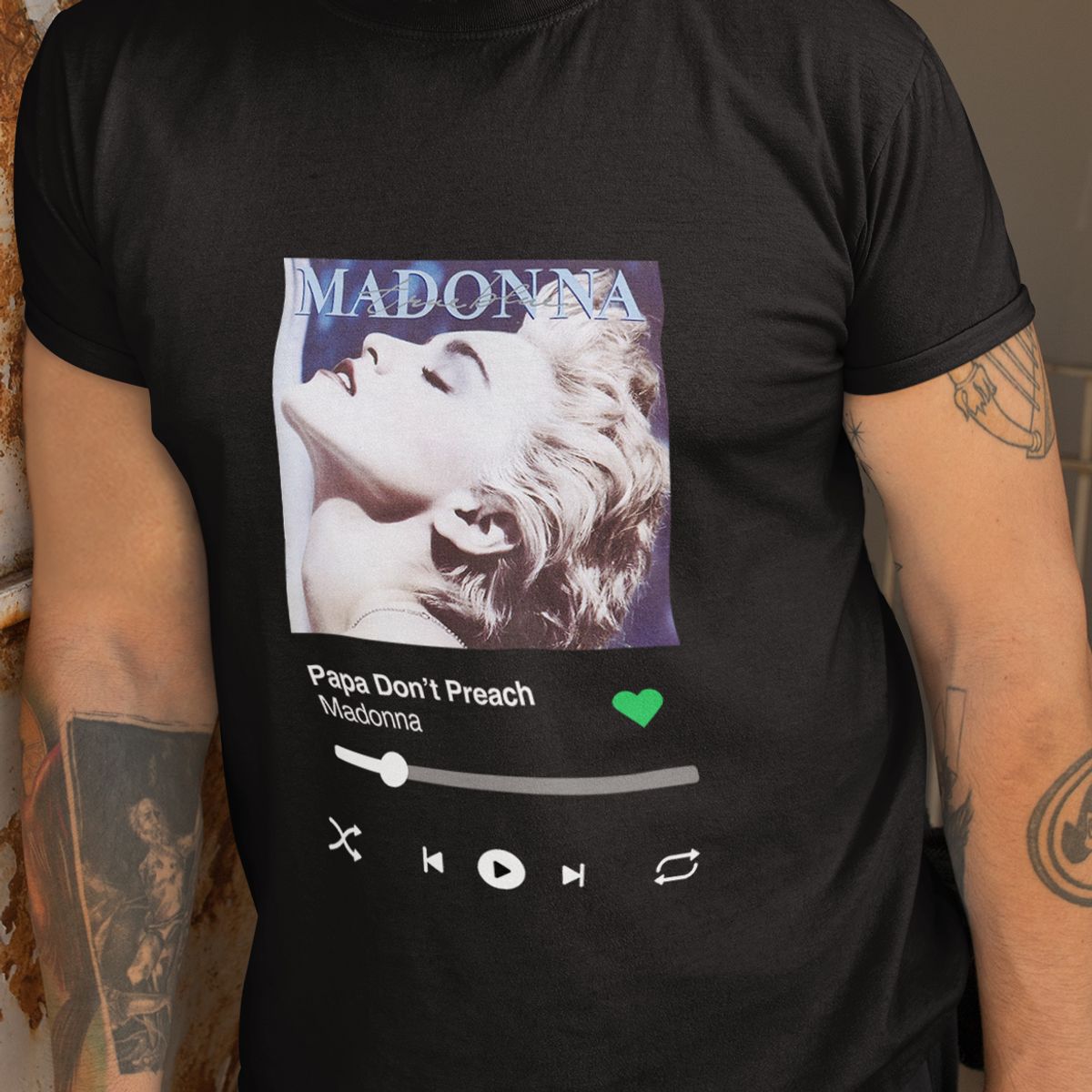 Nome do produto: Camiseta Ouvindo Madonna (Disco True Blue)