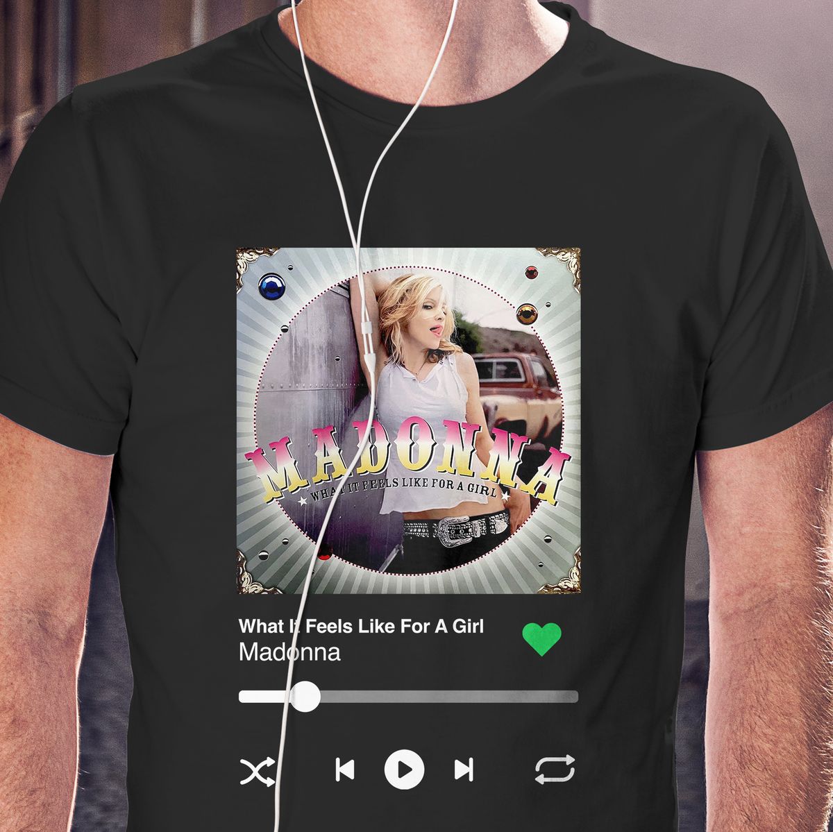 Nome do produto: Camiseta Ouvindo Madonna (What it feels like for a girl)