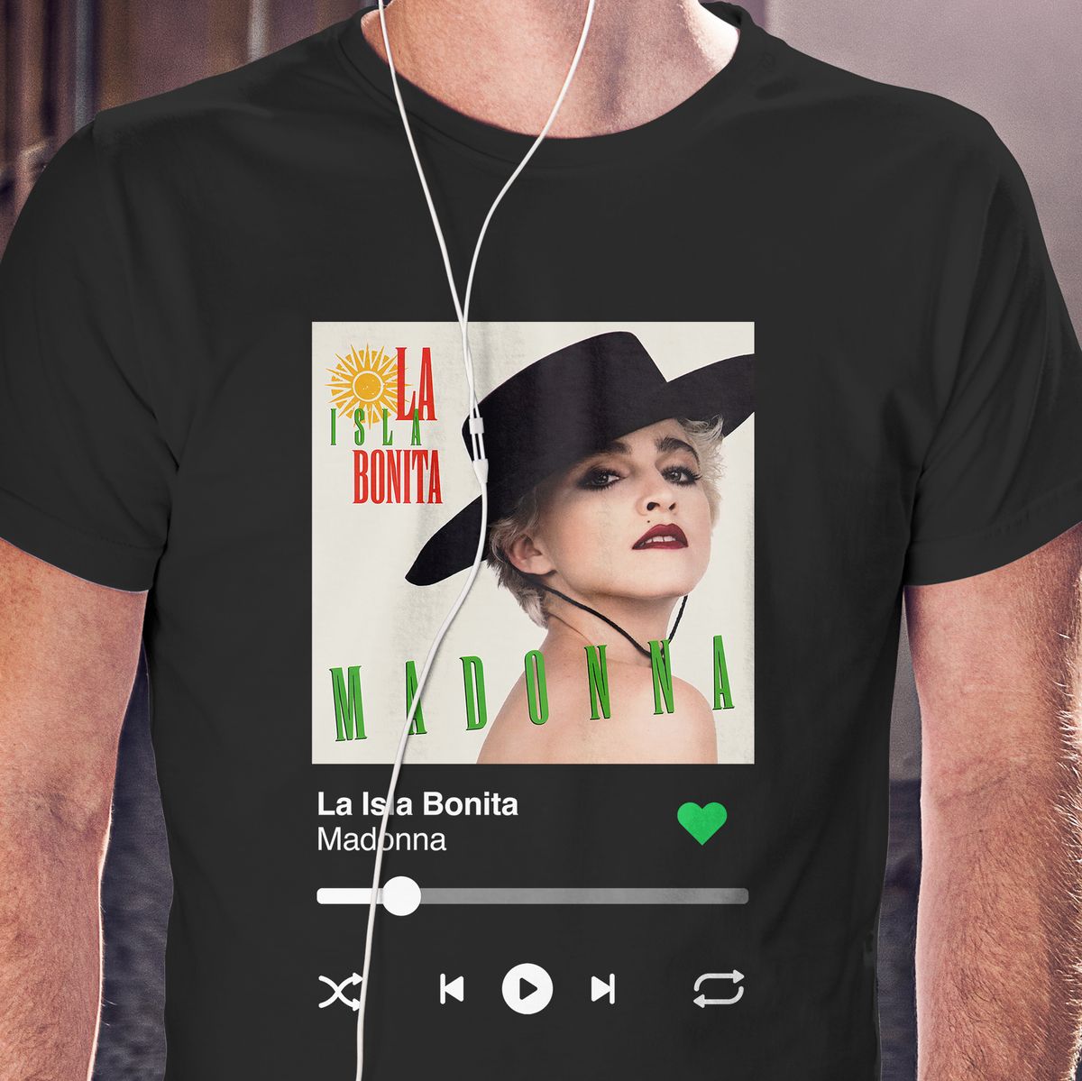 Nome do produto: Camiseta Ouvindo Madonna (La Isla Bonita)