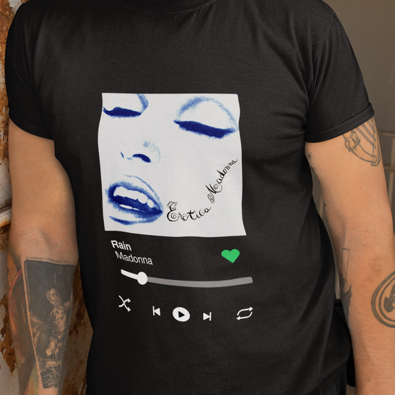 Camiseta Ouvindo Madonna (Disco Erotica)