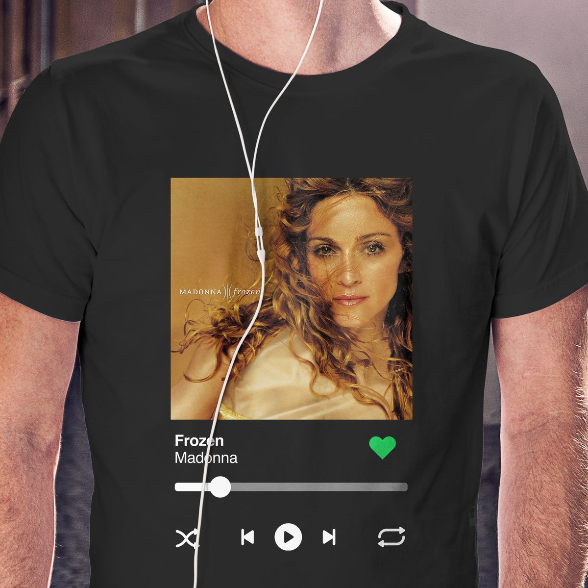 Nome do produto: Camiseta Ouvindo Madonna (Frozen)