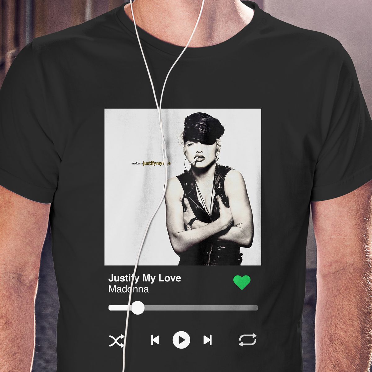 Nome do produto: Camiseta Ouvindo Madonna (Justify My Love)