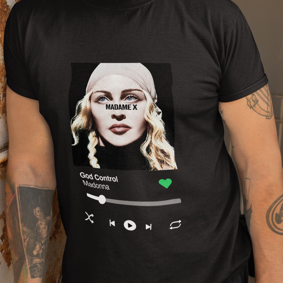 Nome do produto: Camiseta Ouvindo Madonna (Disco Madame X)