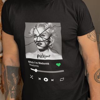 Camiseta Ouvindo Madonna (Disco Rebel Heart)