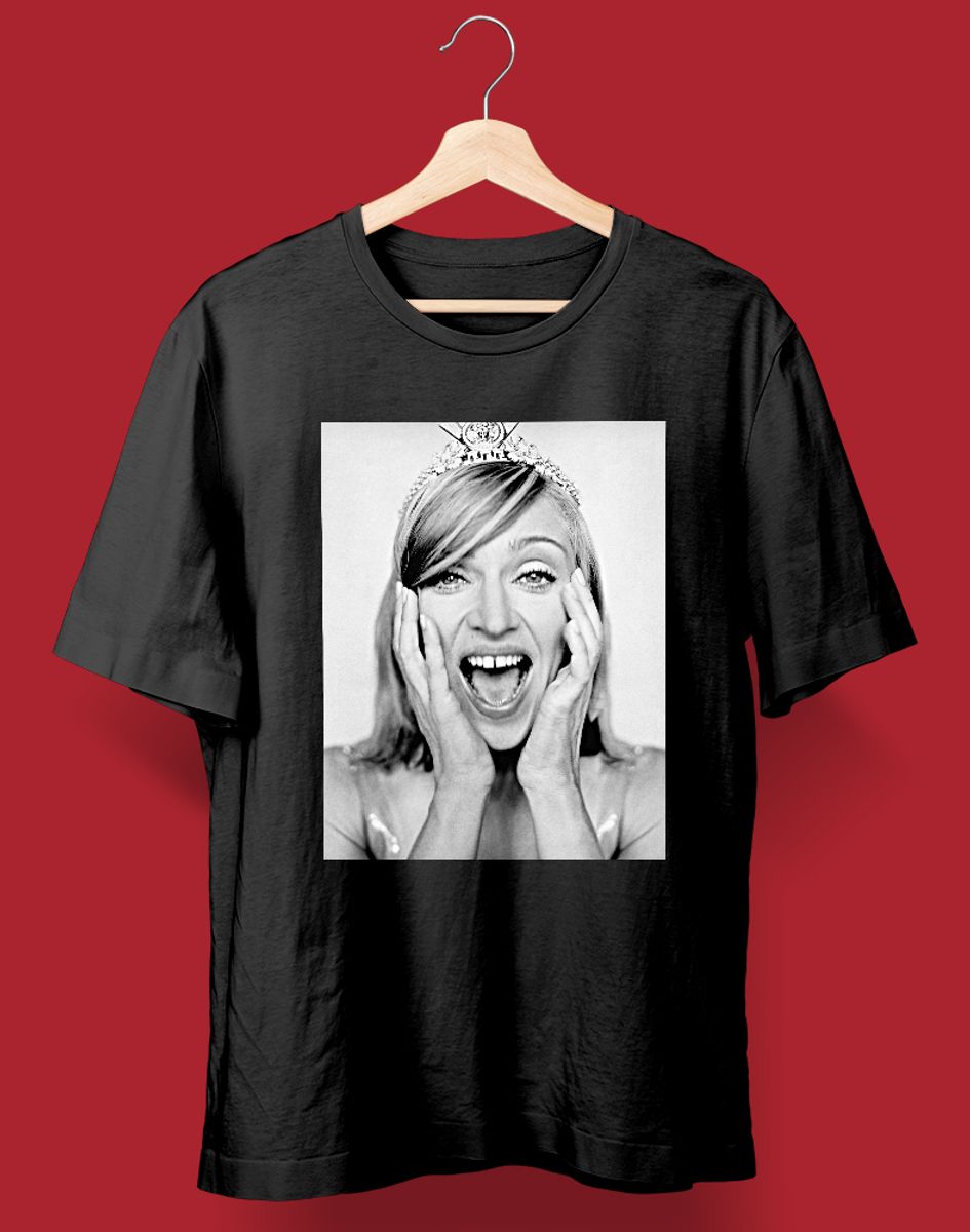 Nome do produto: Camiseta Madonna Versace 1995 (PRETA/BRANCA)