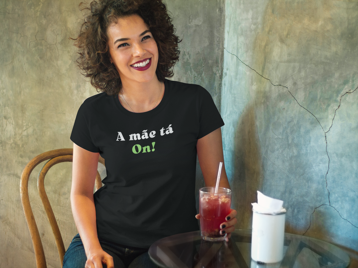Nome do produto: Camiseta Feminina Buteco - A mãe ta on!