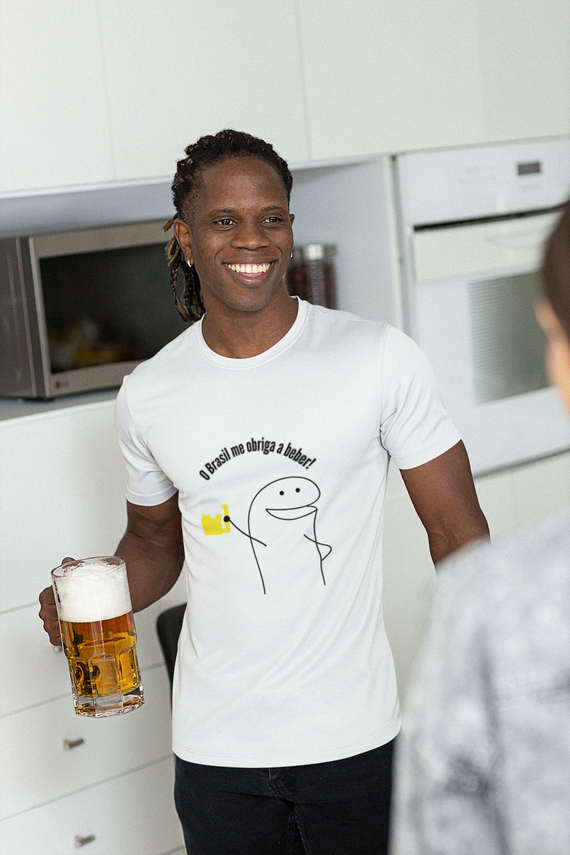 T-Shirt O Brasil Me Obriga a Beber
