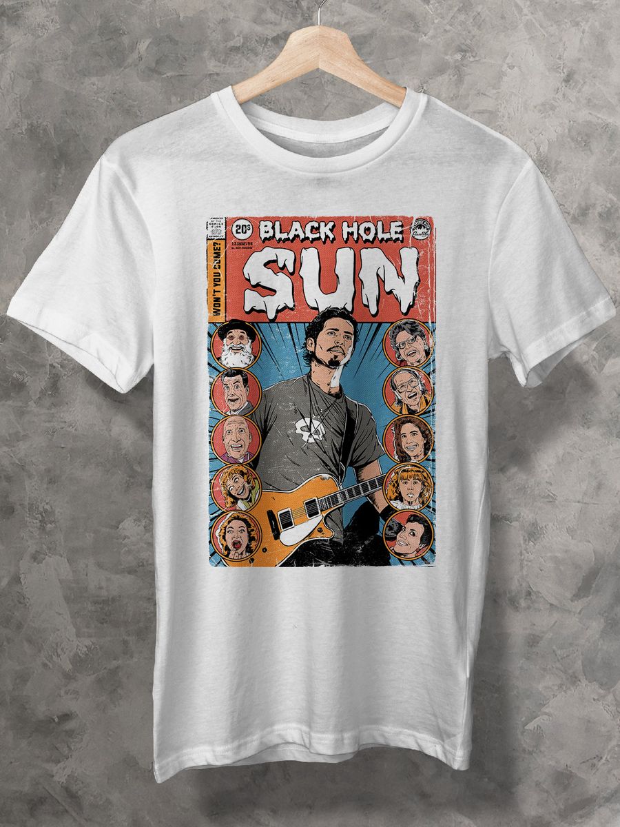 Nome do produto: CAMISETA - BLACK HOLE SUN