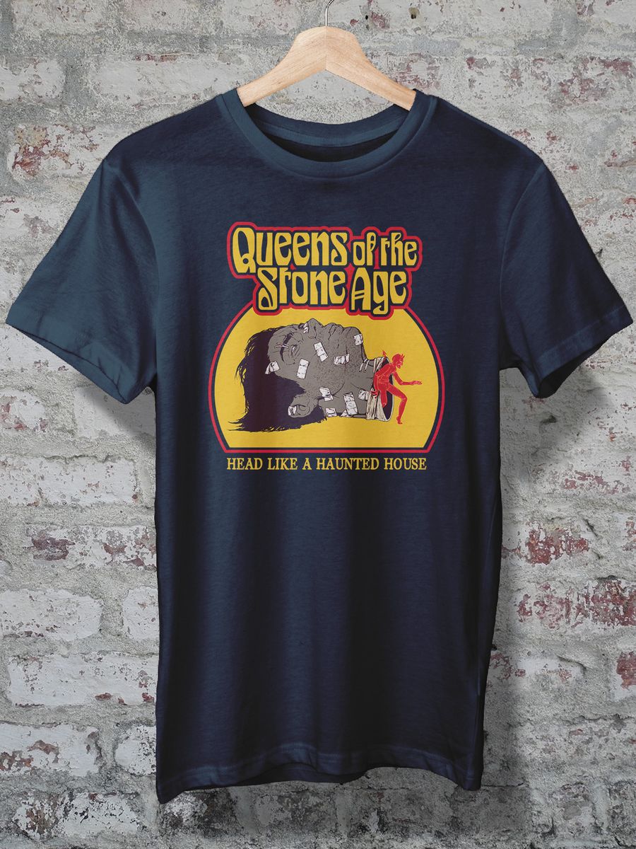 Nome do produto: CAMISETA - QUEENS OF THE STONE AGE - HEAD LIKE A HAUNTED HOUSE