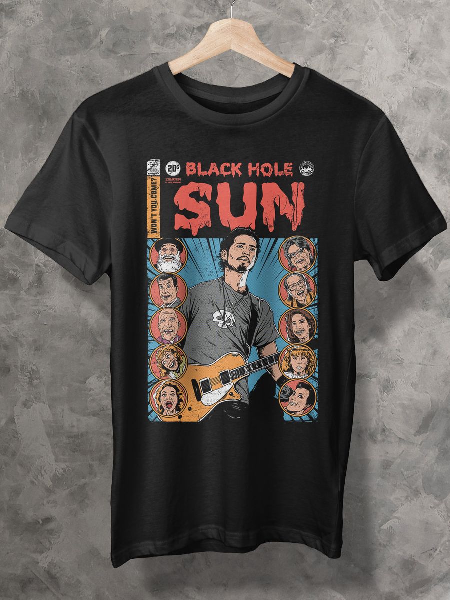 Nome do produto: CAMISETA - BLACK HOLE SUN