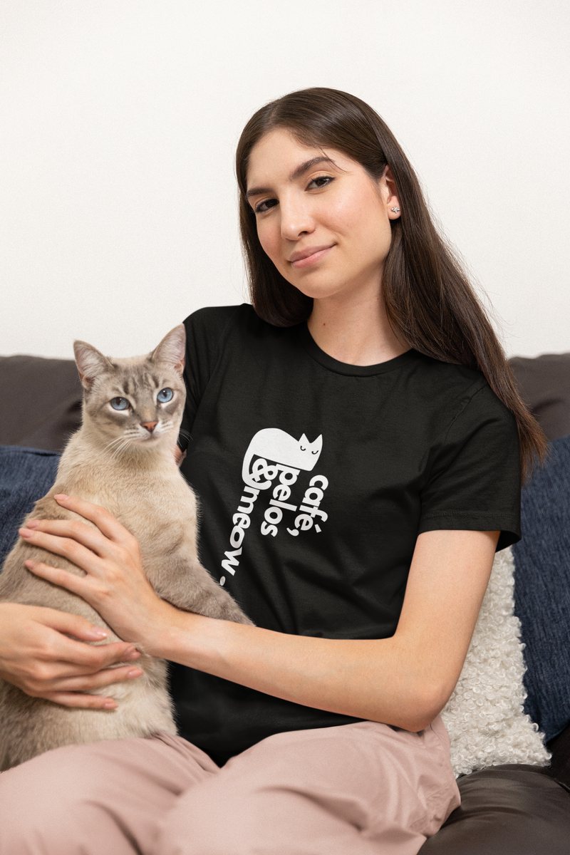 Nome do produto: camiseta feminina: café, pelos e meow.