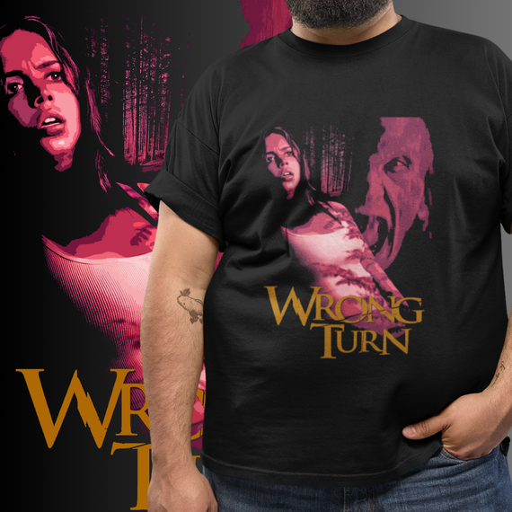 T-SHIRT PLUS SIZE PÂNICO NA FLORESTA - WRONG TURN