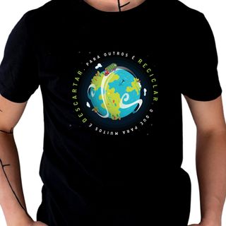 Camiseta O que para Muitos é Descartar, para Outros é Reciclar Preta