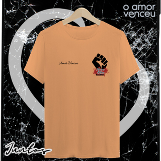 Camiseta Estonada Mais Amor Por Favor Juntos