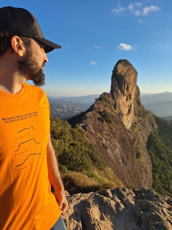 Camiseta MoNa Pedra do Baú - Altitude